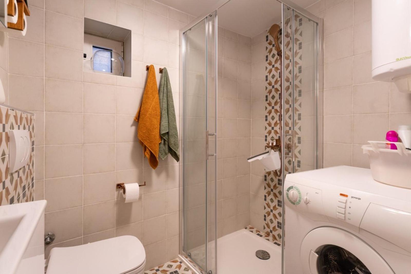 Apartment De Qua De La *