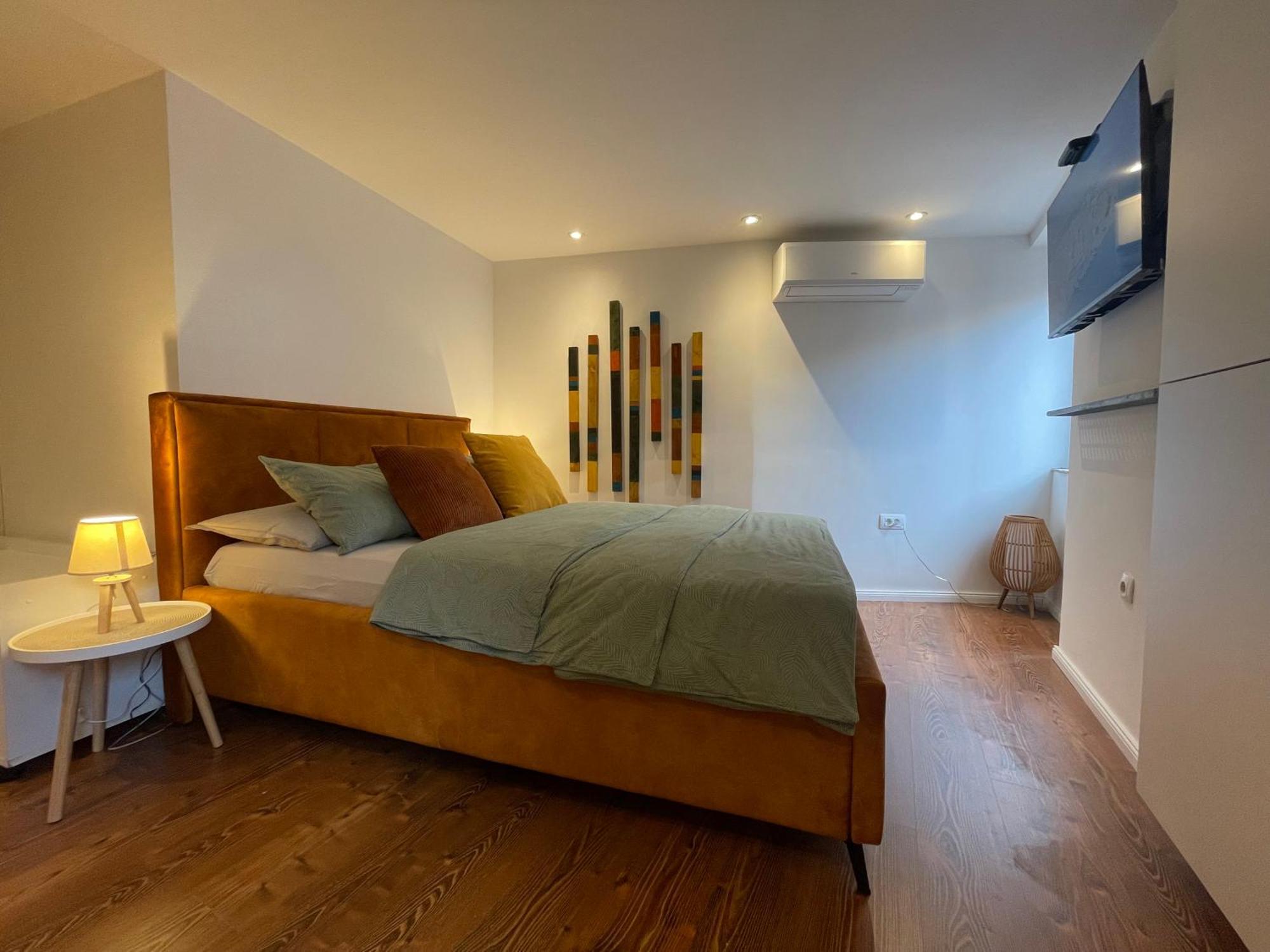 Apartment De Qua De La *