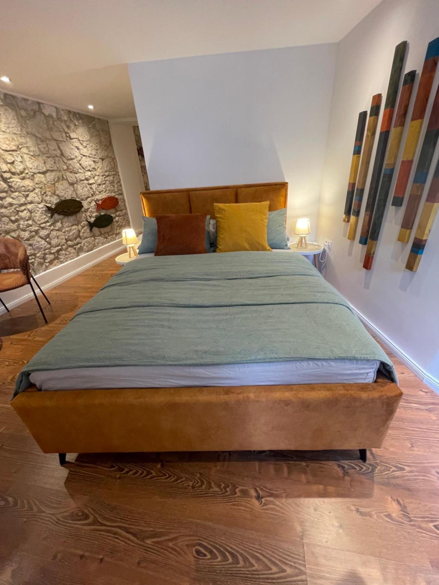 De Qua De La * Rovinj